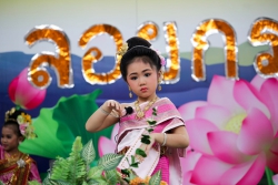 20201103044953.jpg -  ต๋ามฮีต ตวยฮอย ลอยกระทงยี่เป็ง (หนูน้อยนพมาศรุ่นจิ๋ว)  พ.ศ.2563 | https://www.abcm.ac.th