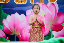 20201103044957.jpg -  ต๋ามฮีต ตวยฮอย ลอยกระทงยี่เป็ง (หนูน้อยนพมาศรุ่นจิ๋ว)  พ.ศ.2563 | https://www.abcm.ac.th