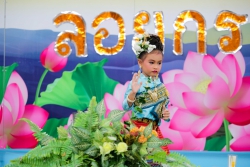 20201103044959.jpg -  ต๋ามฮีต ตวยฮอย ลอยกระทงยี่เป็ง (หนูน้อยนพมาศรุ่นจิ๋ว)  พ.ศ.2563 | https://www.abcm.ac.th