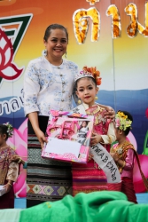 20201103045001(2).jpg -  ต๋ามฮีต ตวยฮอย ลอยกระทงยี่เป็ง (หนูน้อยนพมาศรุ่นจิ๋ว)  พ.ศ.2563 | https://www.abcm.ac.th