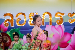 20201103045010.jpg -  ต๋ามฮีต ตวยฮอย ลอยกระทงยี่เป็ง (หนูน้อยนพมาศรุ่นจิ๋ว)  พ.ศ.2563 | https://www.abcm.ac.th