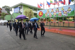 20200929092436(3).jpg - นายอำนาจ วิชยานุวัติ เลขาธิการคณะกรรมการการศึกษาขั้นพื้นฐาน พร้อมด้วยผู้บริหารของสำนักงานคณะกรรมการการศึกษาขั้นพื้นฐาน ได้มาตรวจเยี่ยมโรงเรียนในด้านการจัดการเรียนการสอนในสถานการณ์การแพร่ระบาดของเชื้อไวรัส COVID-19 | https://www.abcm.ac.th