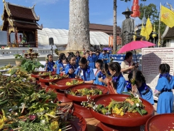 20240710090029.jpg -  เข้าร่วมงานประเพณีใส่ขันดอก บูชาเสาอินทขีล | https://www.abcm.ac.th