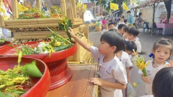 20240710090033.jpg -  เข้าร่วมงานประเพณีใส่ขันดอก บูชาเสาอินทขีล | https://www.abcm.ac.th