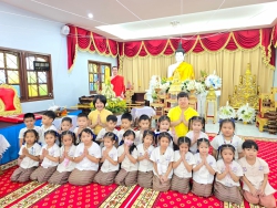 20240726151432.jpg - กิจกรรมถวายเทียนพรรษาและผ้าอาบน้ำฝน เนื่องในวันอาสาฬหบูชาและวันเข้าพรรษา | https://www.abcm.ac.th